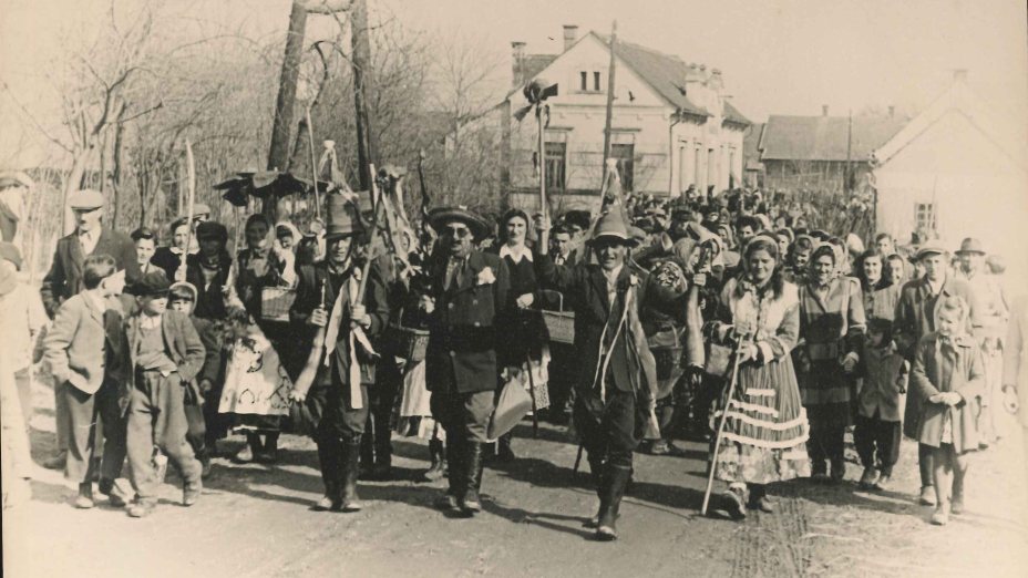 Borovo gostüvanje v petdesetih letih 20. stoletja. Foto: Kože Kološa-Kološ. Hrani PMMS. 